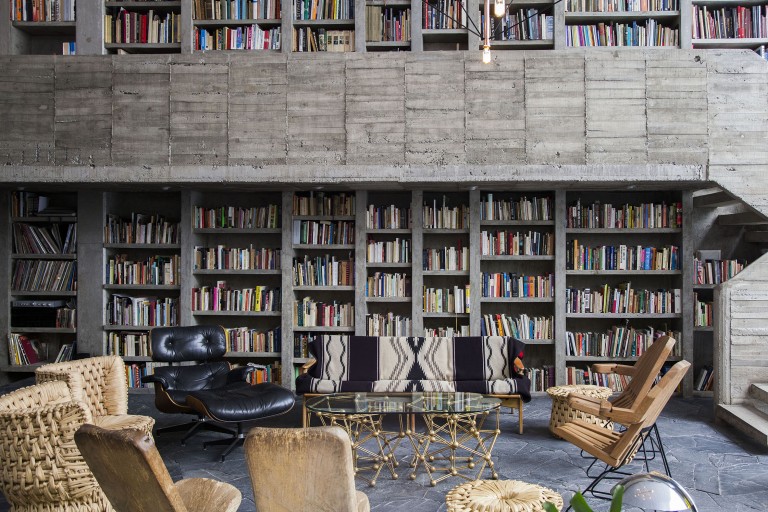 Double height library holding the vast collection of books belonging to Carla Fernández and Pedro Reyes. (Photo: Ana Hop)