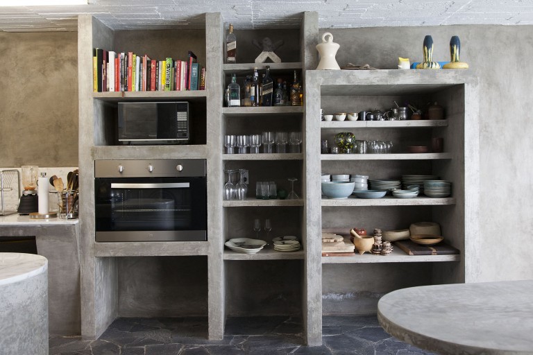 I love this non-kitchen kitchen which flows seamlessly into the rest of the house. (Photo: Ana Hop)