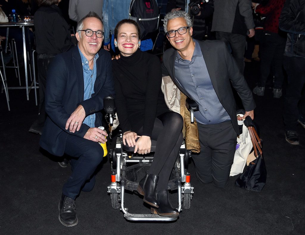 Jennifer is all smiles at Sundance with John Cooper (left), director of the Sundance Film Festival, and husband Omar (right). (Photo: Nicholas Hunt, Getty Images)