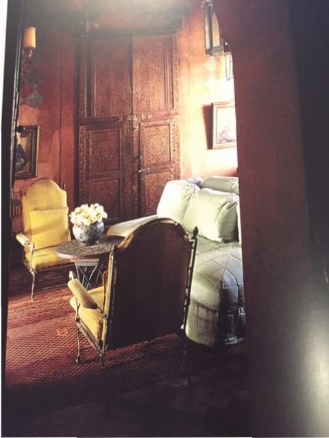 In Willis's salon, the citrus yellow and mint green fabrics almost glow against the brown found in the wooden doors and ceiling, straw mat, and tetlak walls.