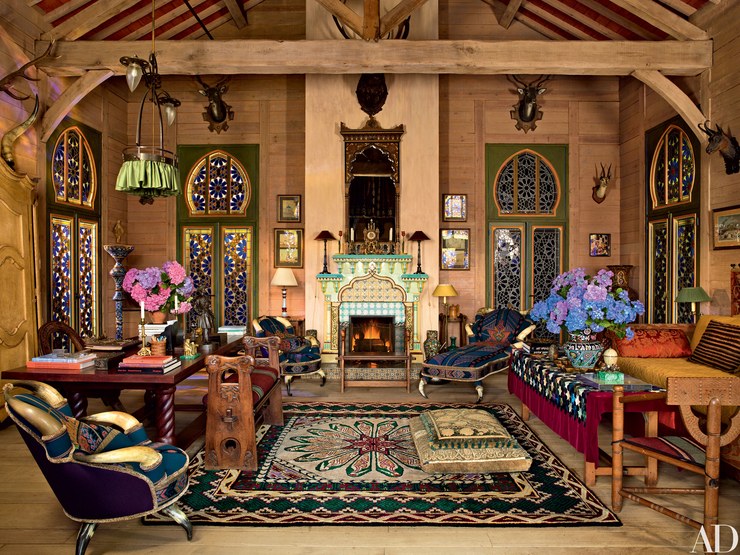The salon with pine paneled walls and antique stained-glass doors recalling Morocco. (Photo: Pascal Chevallier)