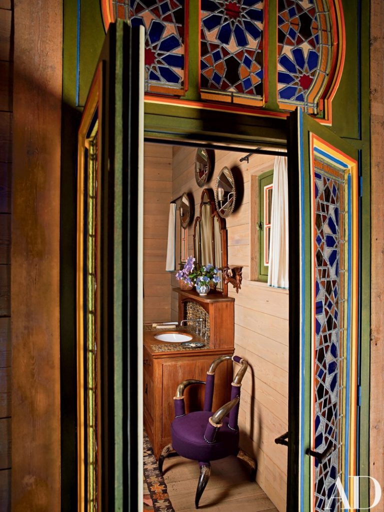 Peering into the powder room and its 19th century Austrian horn chair. (Photo: Pascal Chevallier)