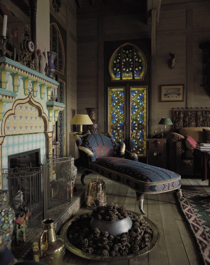 Close up view of the fireplace and horn chaise longue. (Photo: Musée Yves Saint Laurent Paris)